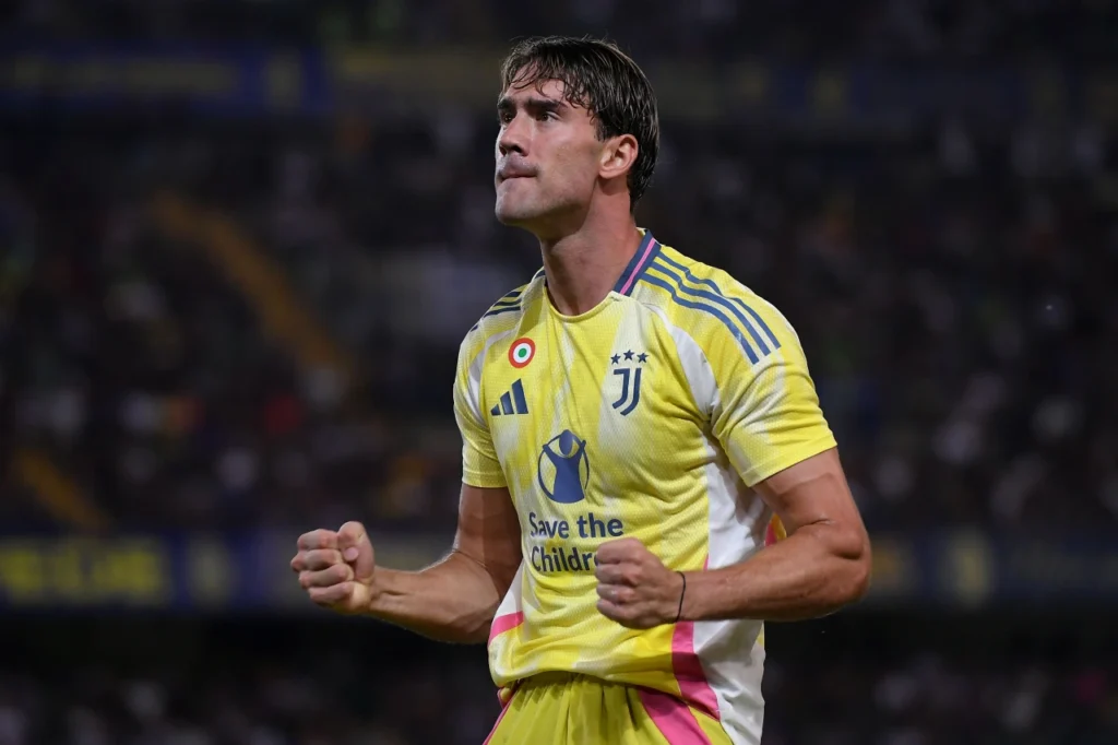 Dusan Vlahovic con la maglia della Juventus