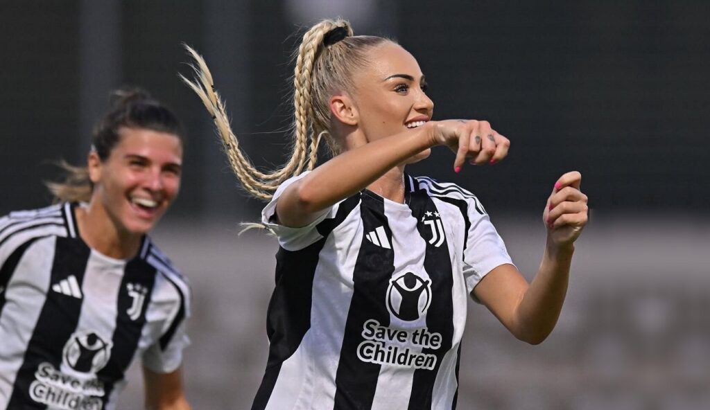Alisha Lehmann con la maglia della Juventus Women