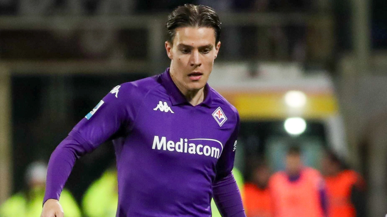 Fagioli con la maglia della Fiorentina