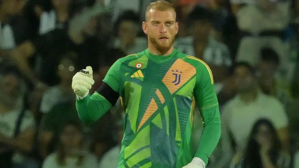 Michele Di Gregorio con la maglia della Juventus