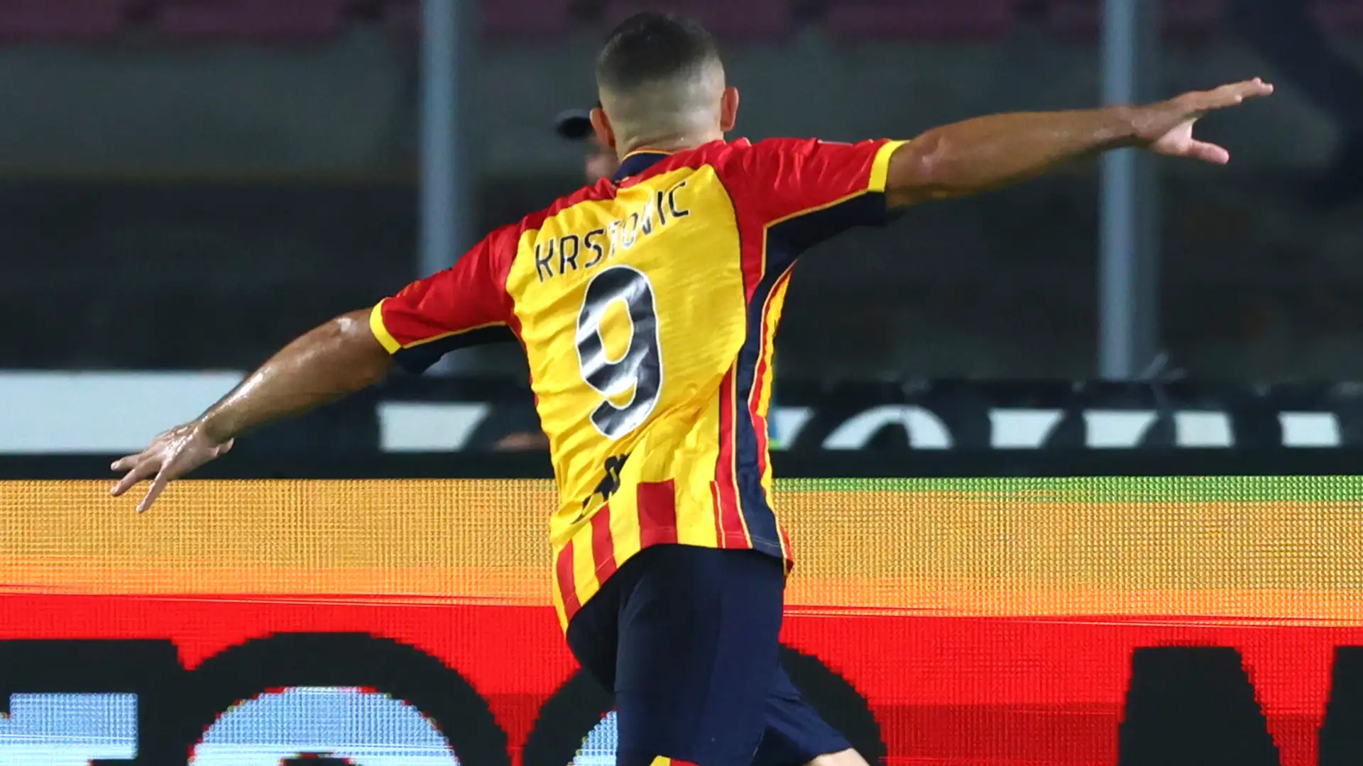 Krstovic con la maglia del Lecce