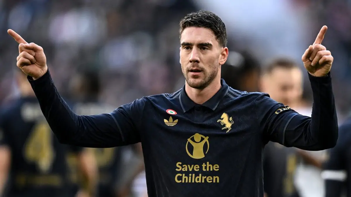 Vlahovic con la maglia della Juventus