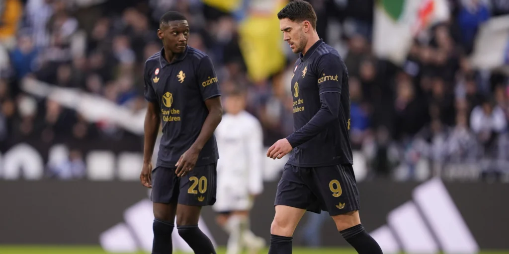 Vlahovic e Kolo Muani con la maglia della Juventus