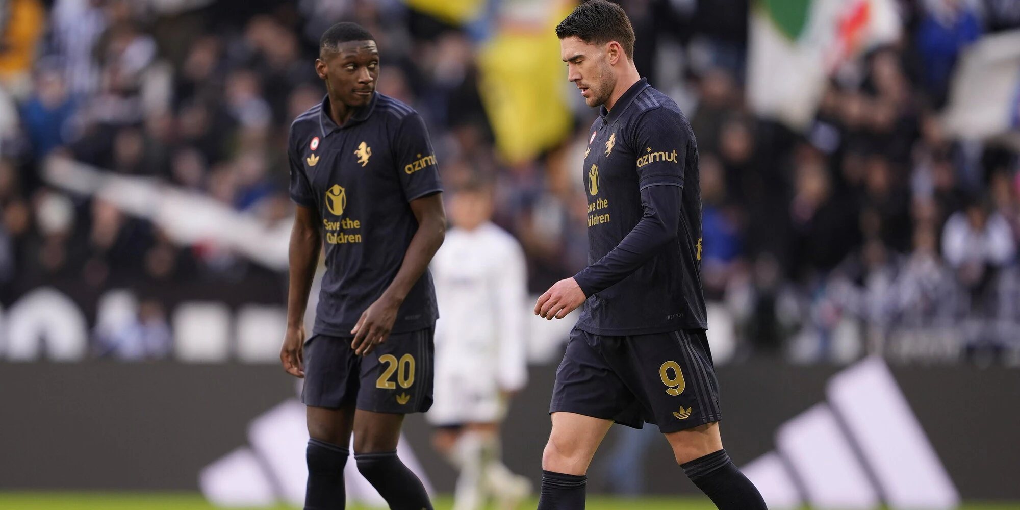 Vlahovic e Kolo Muani con la maglia della Juventus