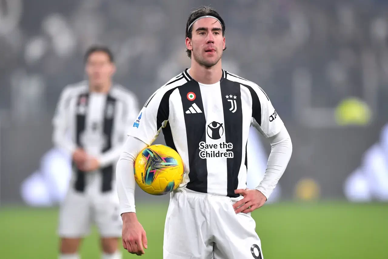 Vlahovic con la maglia della Juventus