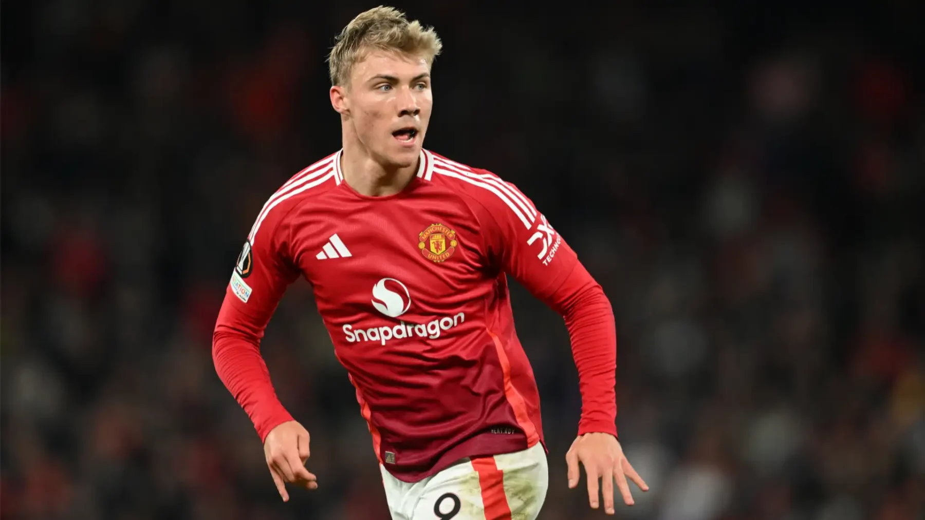 Rasmus Hojlund con la maglia del Manchester United