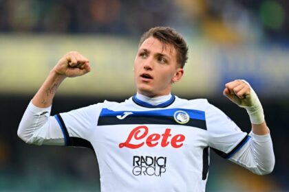 Retegui con la maglia dell'Atalanta