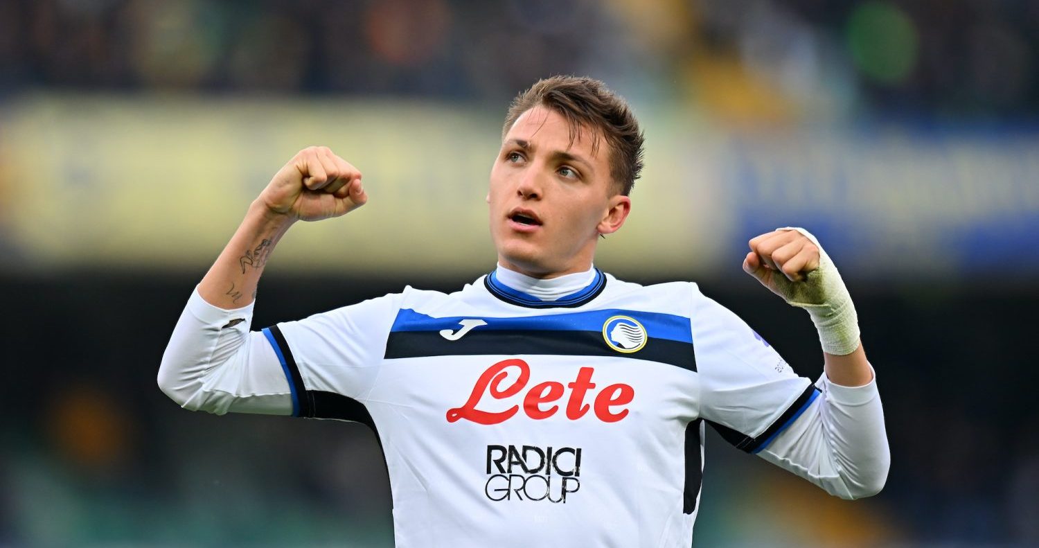 Retegui con la maglia dell'Atalanta