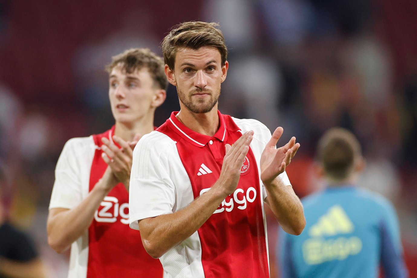 Rugani con la maglia dell'Ajax