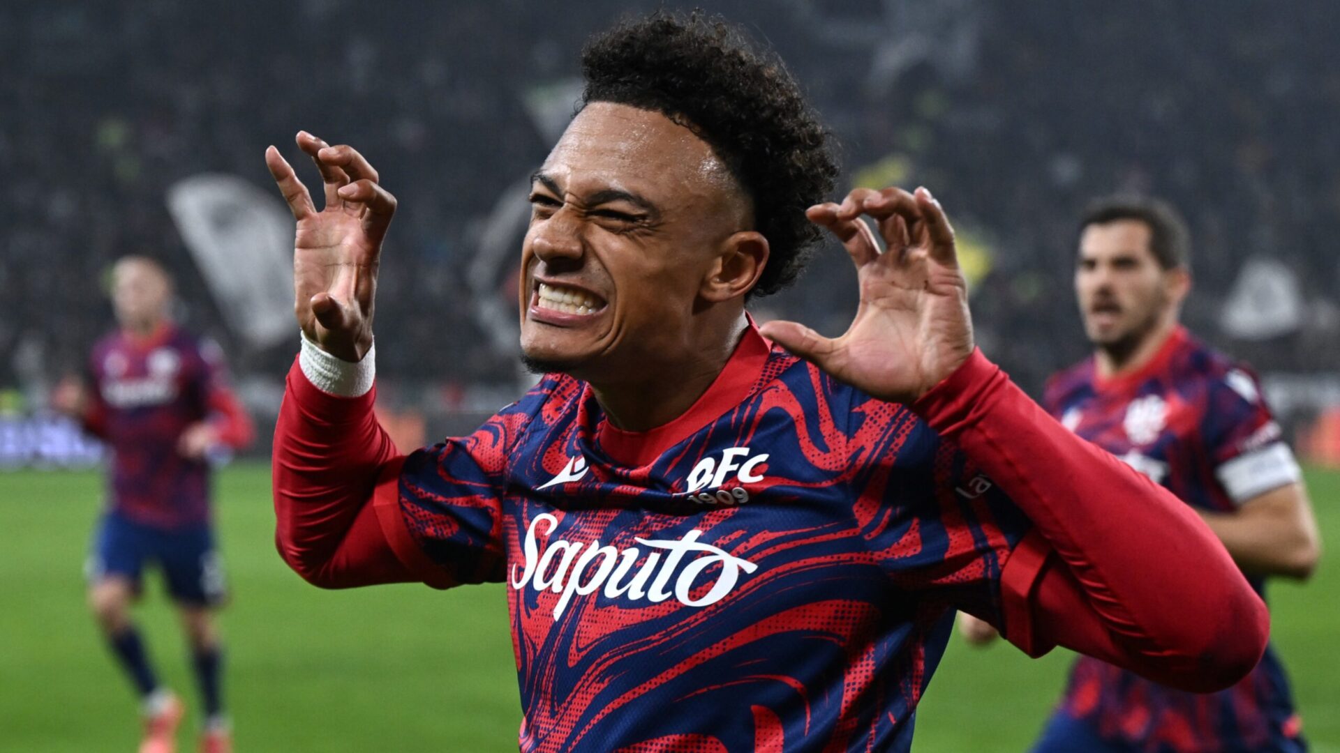 Ndoye con la maglia del Bologna