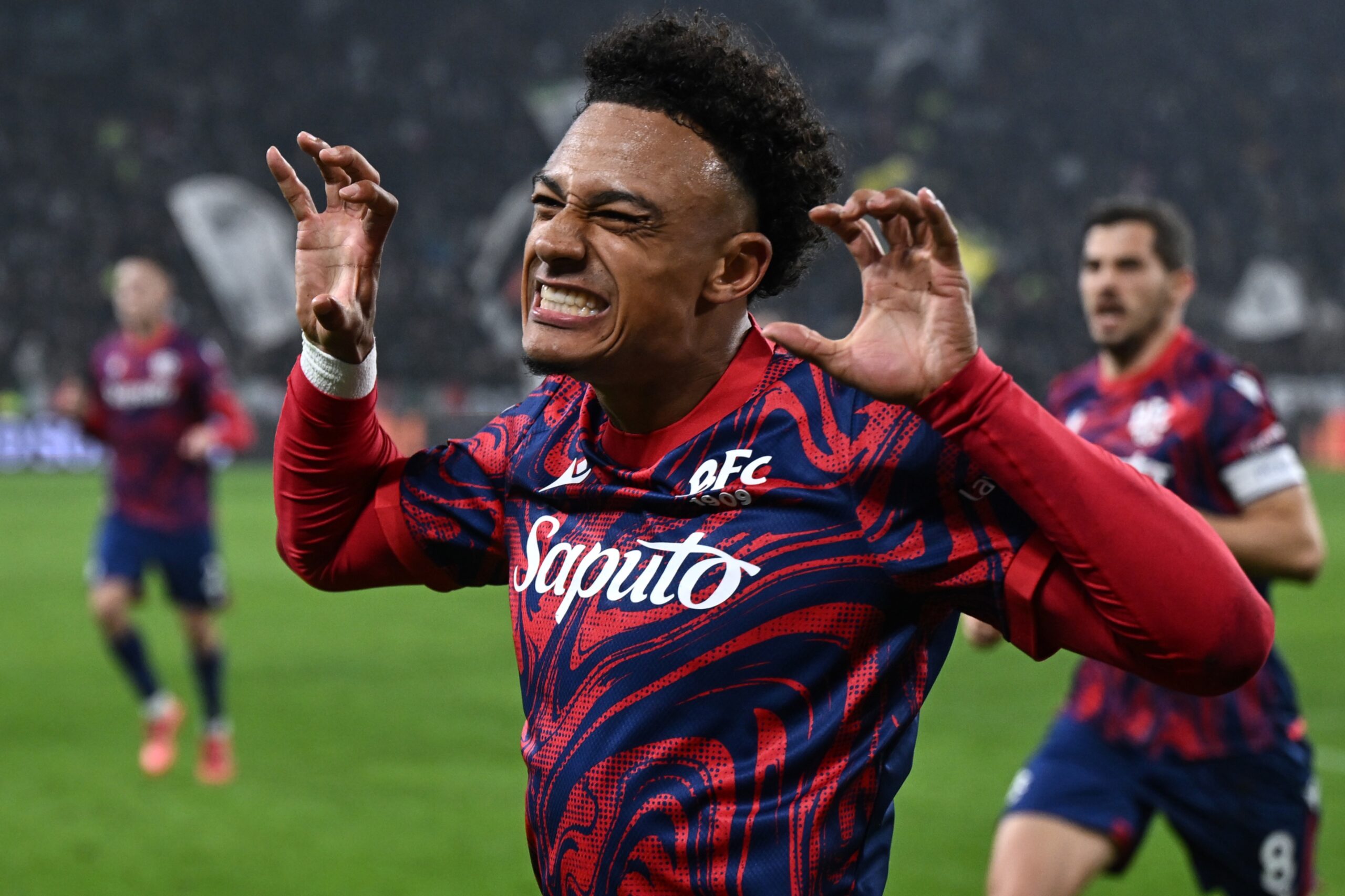 Ndoye con la maglia del Bologna
