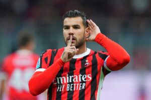 Theo Hernandez esulta dopo un gol realizzato con la maglia del Milan
