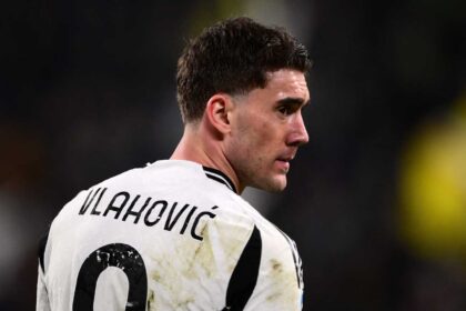 Vlahovic con la maglia della Juventus