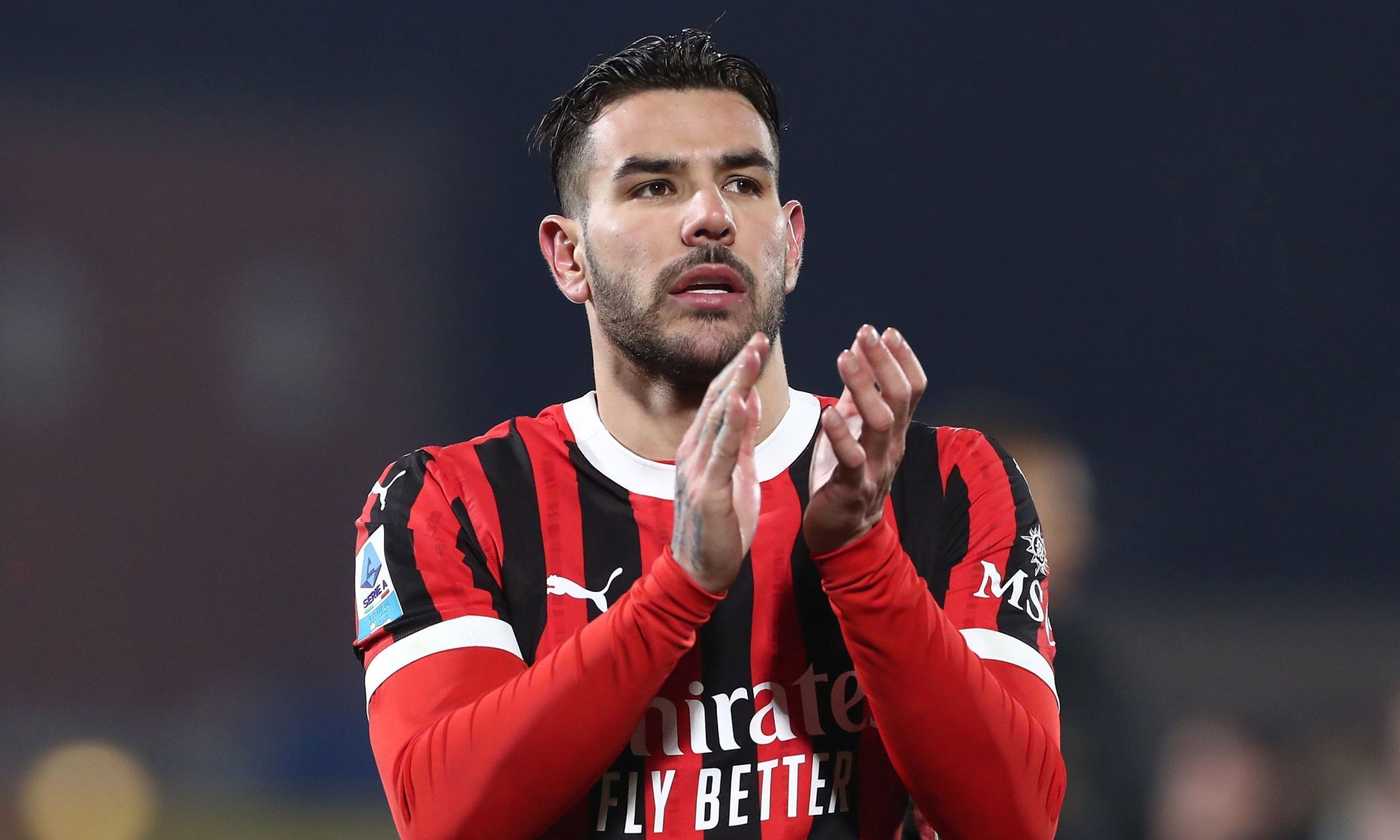 Theo Hernandez con la maglia del Milan