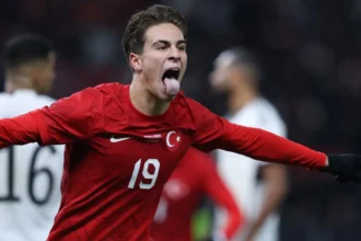 Yildiz con la maglia della Turchia