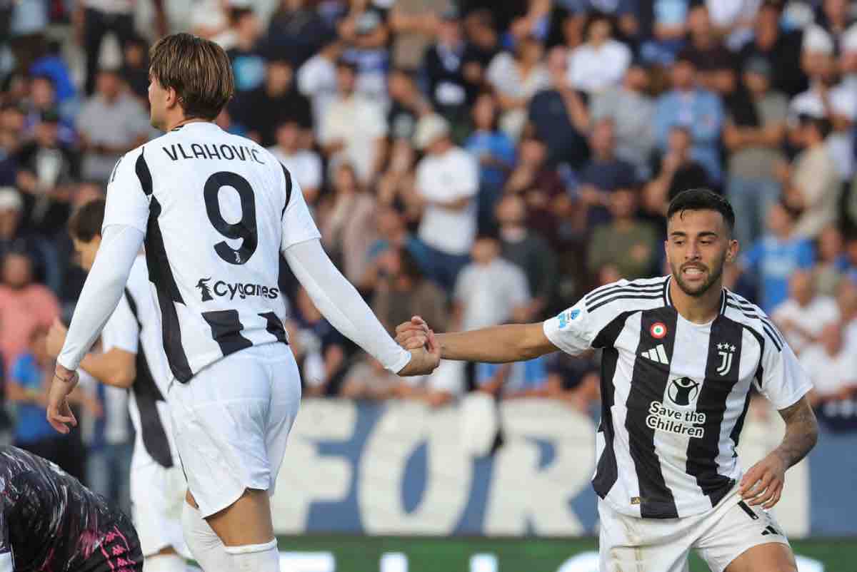 Vlahovic e Nico Gonzalez con la maglia della Juventus