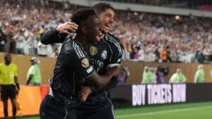 Vinicius Junior e Federico Valverde esultano dopo un gol del Real Madrid al Mondiale per Club 2024