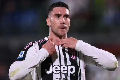 Vlahovic con la maglia della Juventus