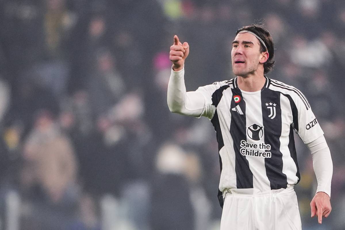 Calciomercato Juventus, Comolli prova a risolvere il nodo Vlahovic: la dirigenza in attesa di offerte per il serbo Calciomercato Juventus, Comolli prova a risolvere il nodo Vlahovic: la dirigenza in attesa di offerte per il serbo
