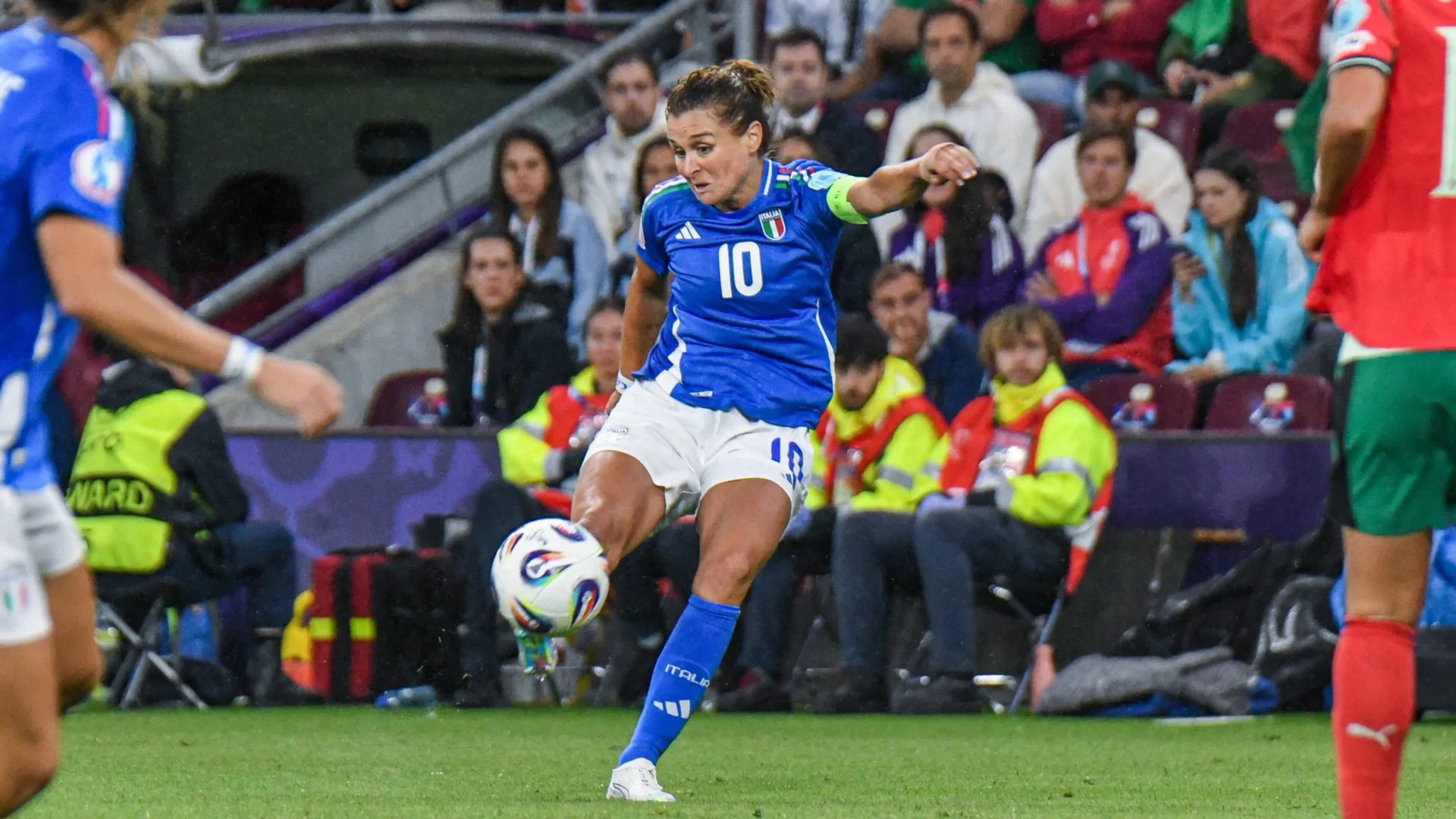 Cristiana Girelli con la maglia dell'Italia