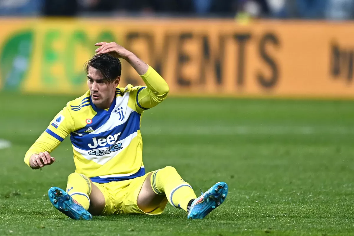 Calciomercato Juventus, Comolli prova a risolve il nodo Vlahovic: la dirigenza in attesa di offerte per il serbo Calciomercato Juventus, Comolli prova a risolve il nodo Vlahovic: la dirigenza in attesa di offerte per il serbo