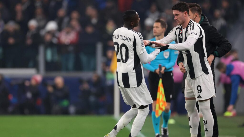 Vlahovic e Kolo Muani con la maglia della Juventus