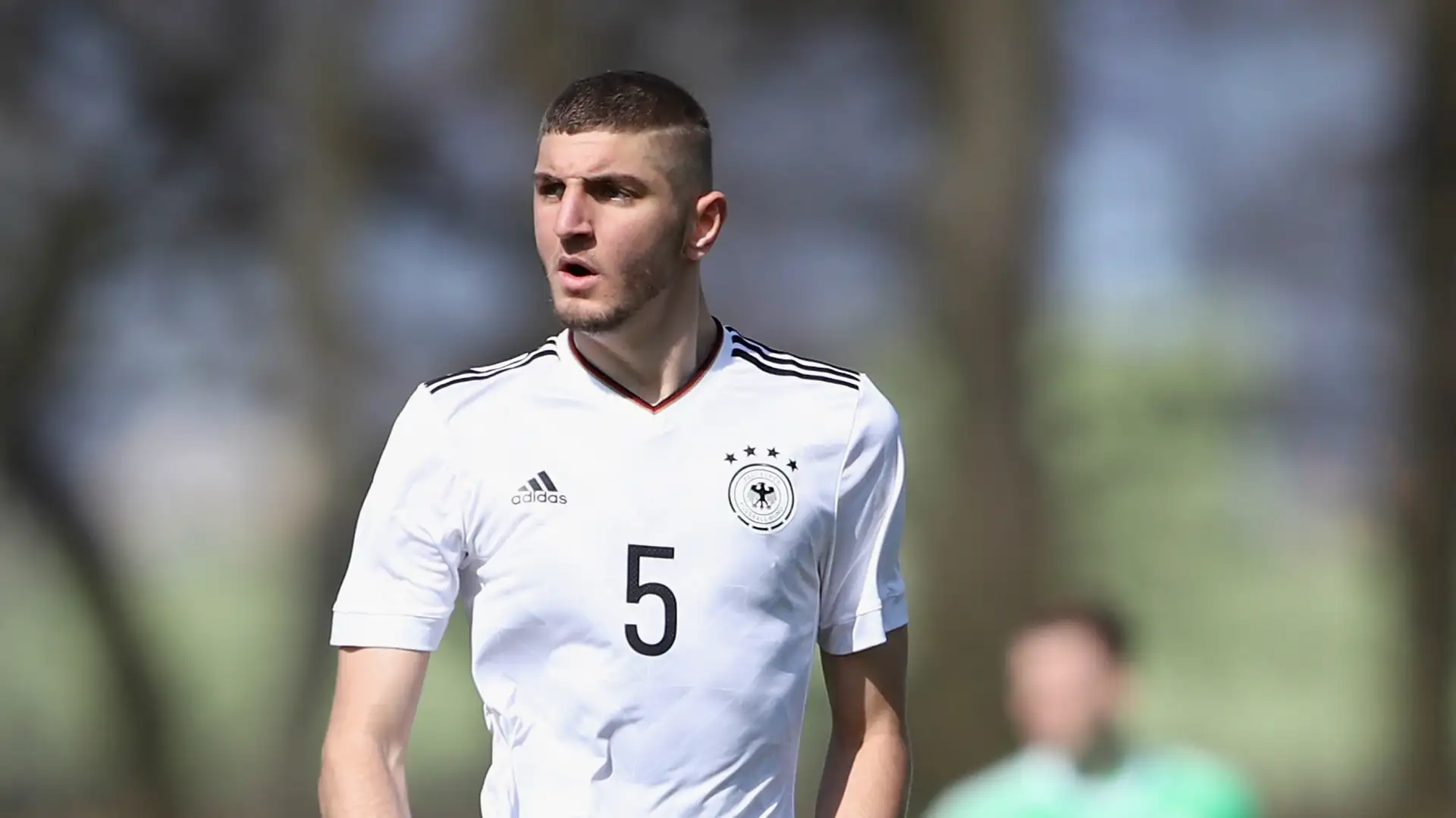 Calciomercato Juventus: Comolli e Modesto al lavoro su un difensore dalla Bundesliga Calciomercato Juventus: Comolli e Modesto al lavoro su un difensore dalla Bundesliga