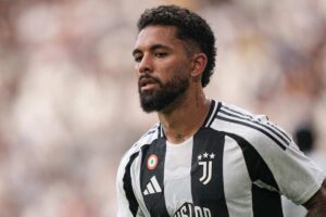 Douglas Luiz mezzo busto Juventus
