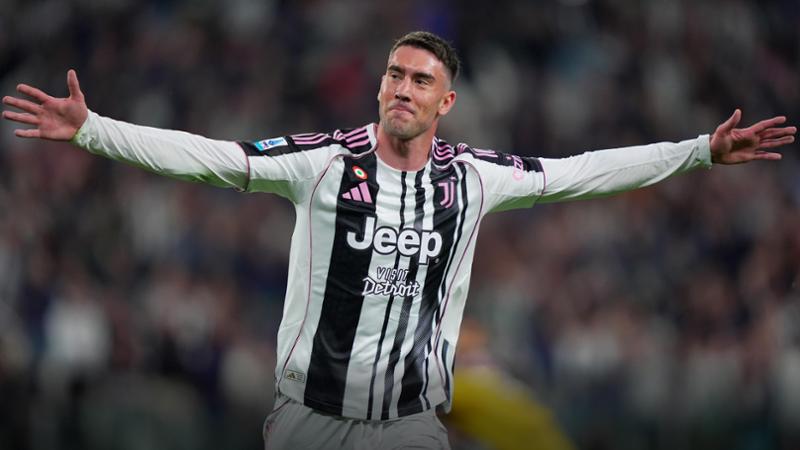 Dusan Vlahovic con la maglia della Juventus