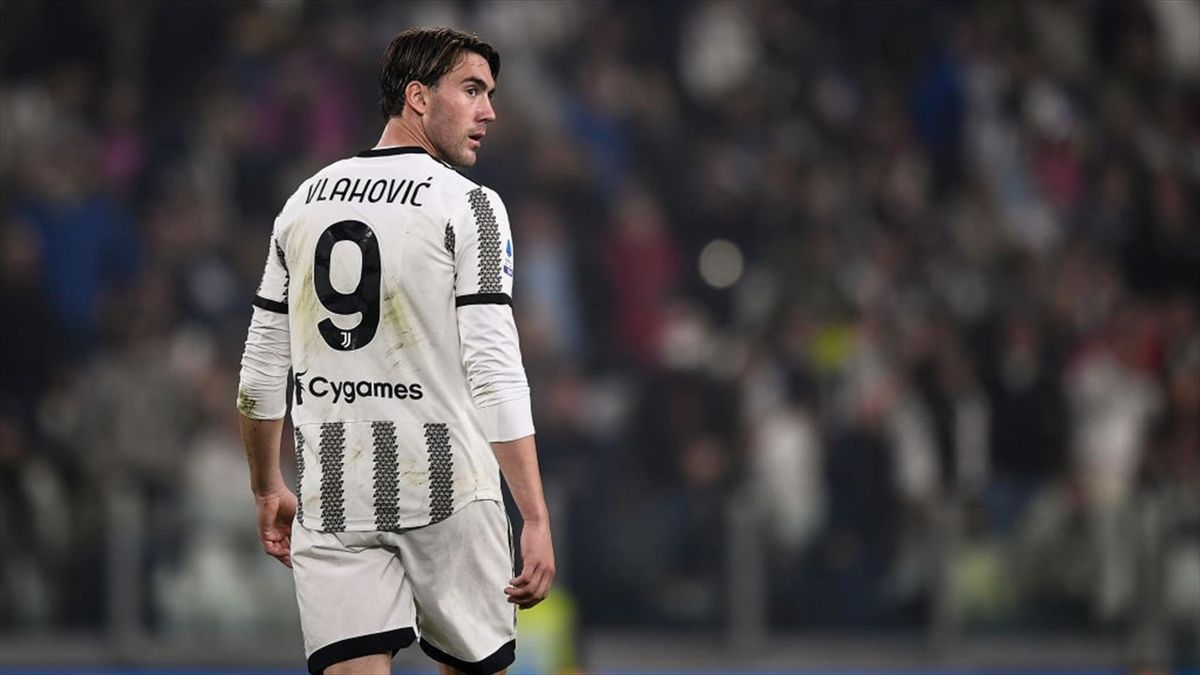 vlahovic il milan accelera allegri lo vuole al centro del progetto la juventus riflette sul futuro del serbo