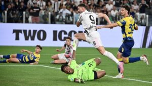 Vlahovic in gol contro il Parma
