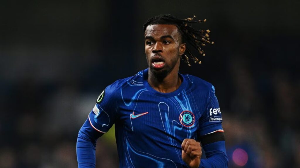 Chukwuemeka con la maglia del Chelsea