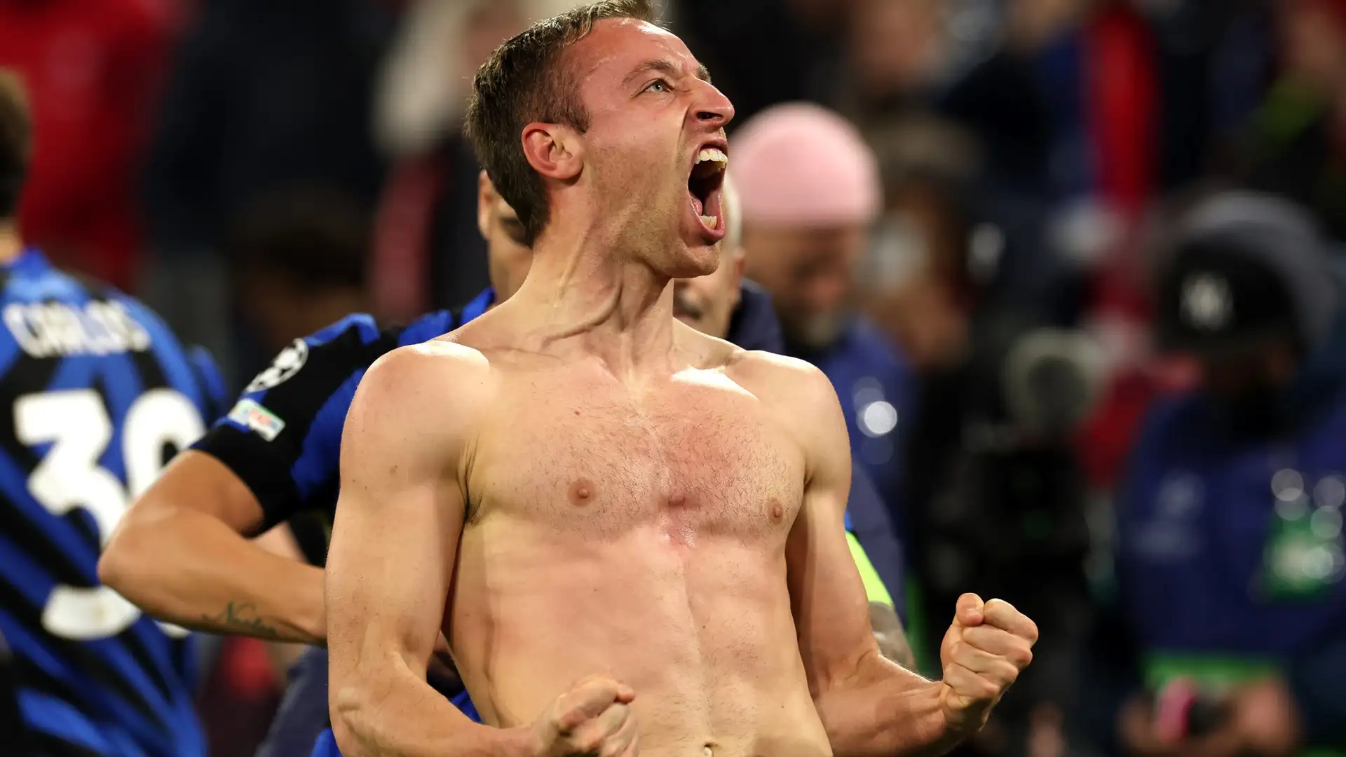 Davide Frattesi esulta con l'Inter