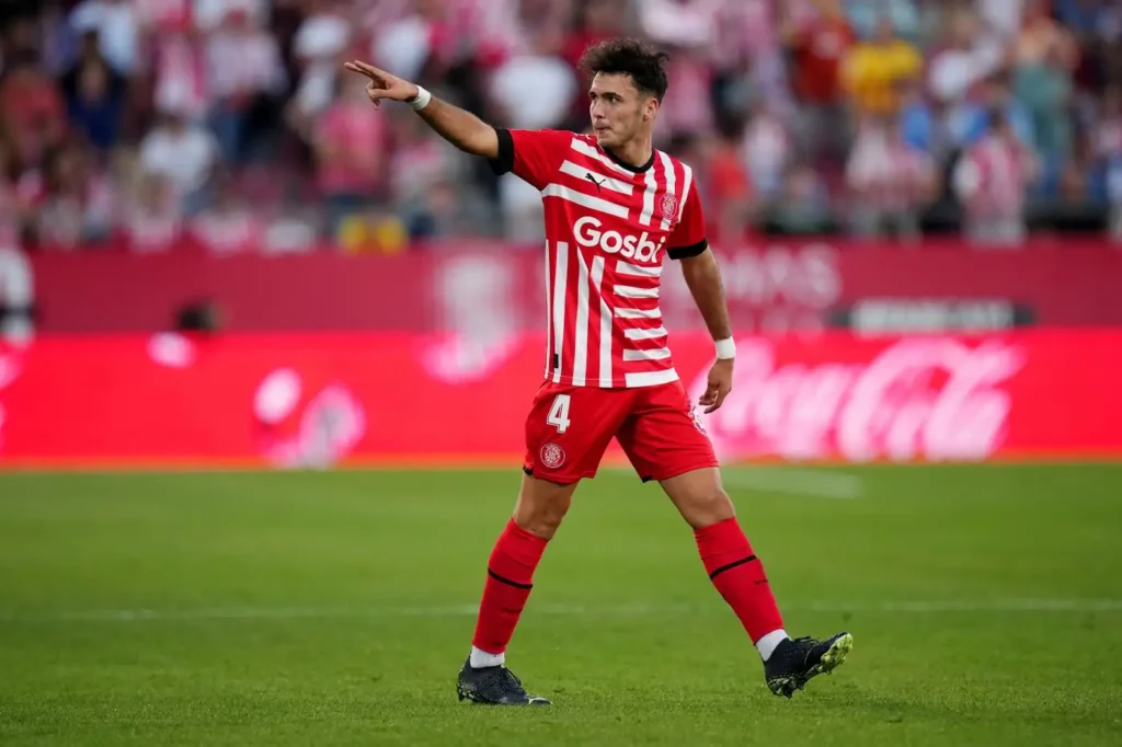 Arnau Martinez con la maglia del Girona