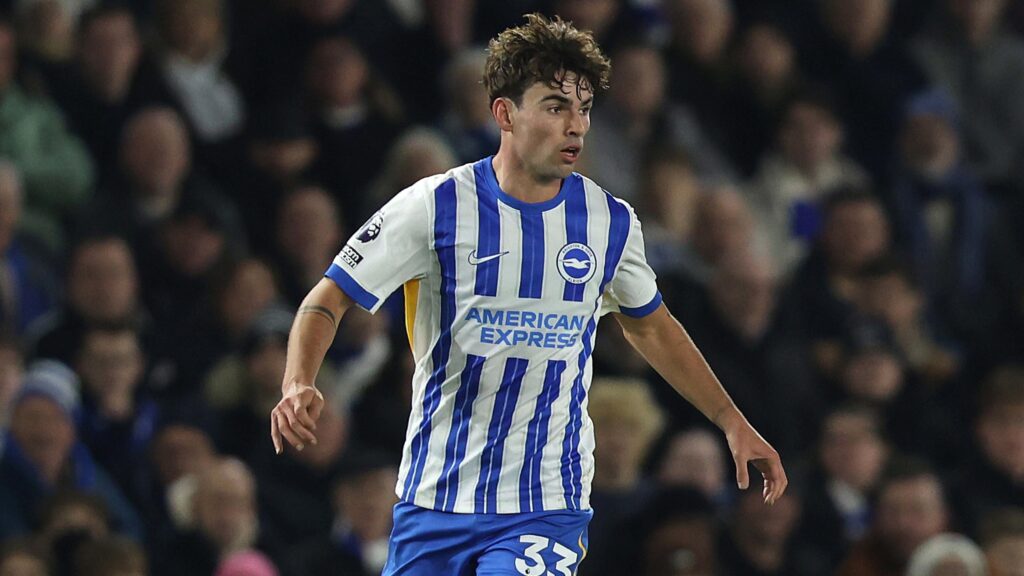 Matt O'Riley con la maglia del Brighton