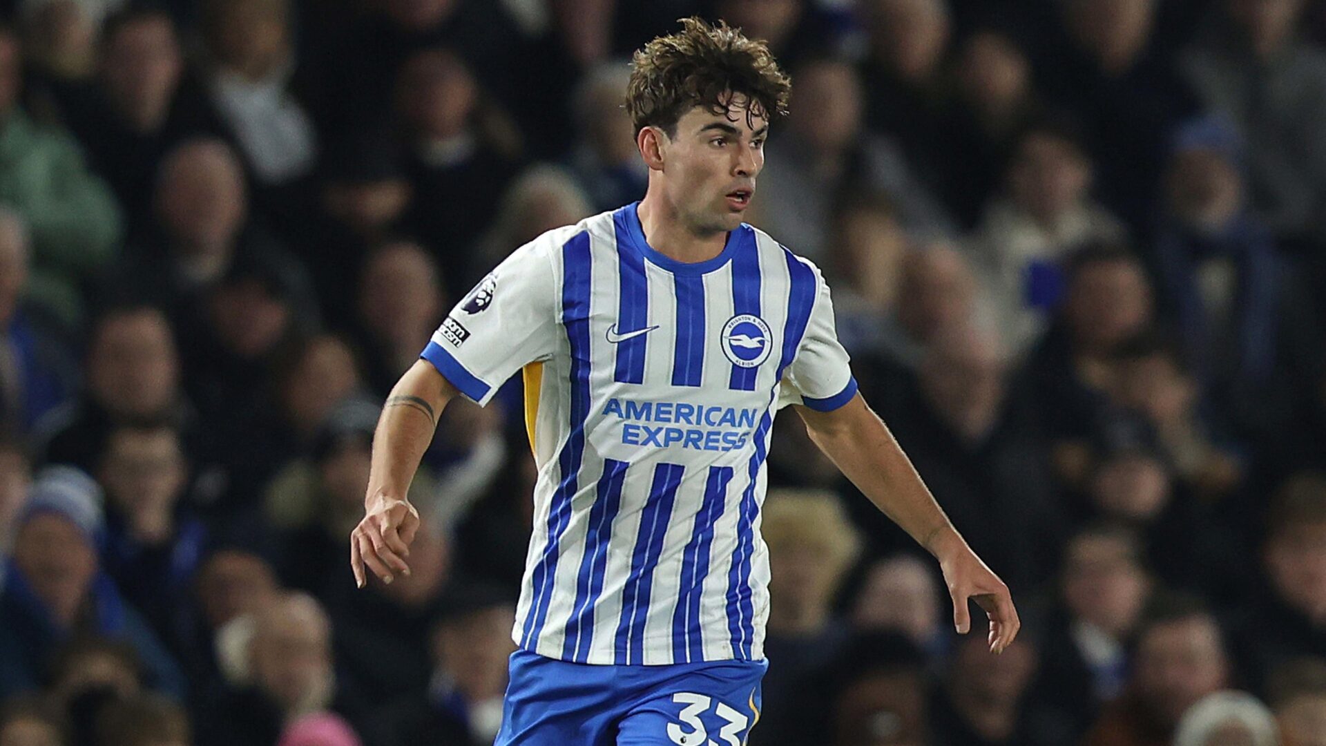 Matt O'Riley con la maglia del Brighton