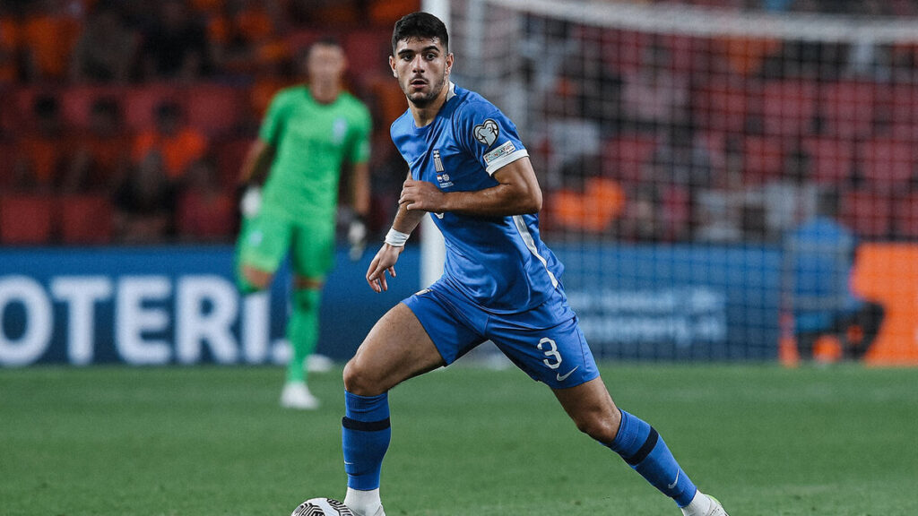 Koulierakis con la maglia del Wolfsburg