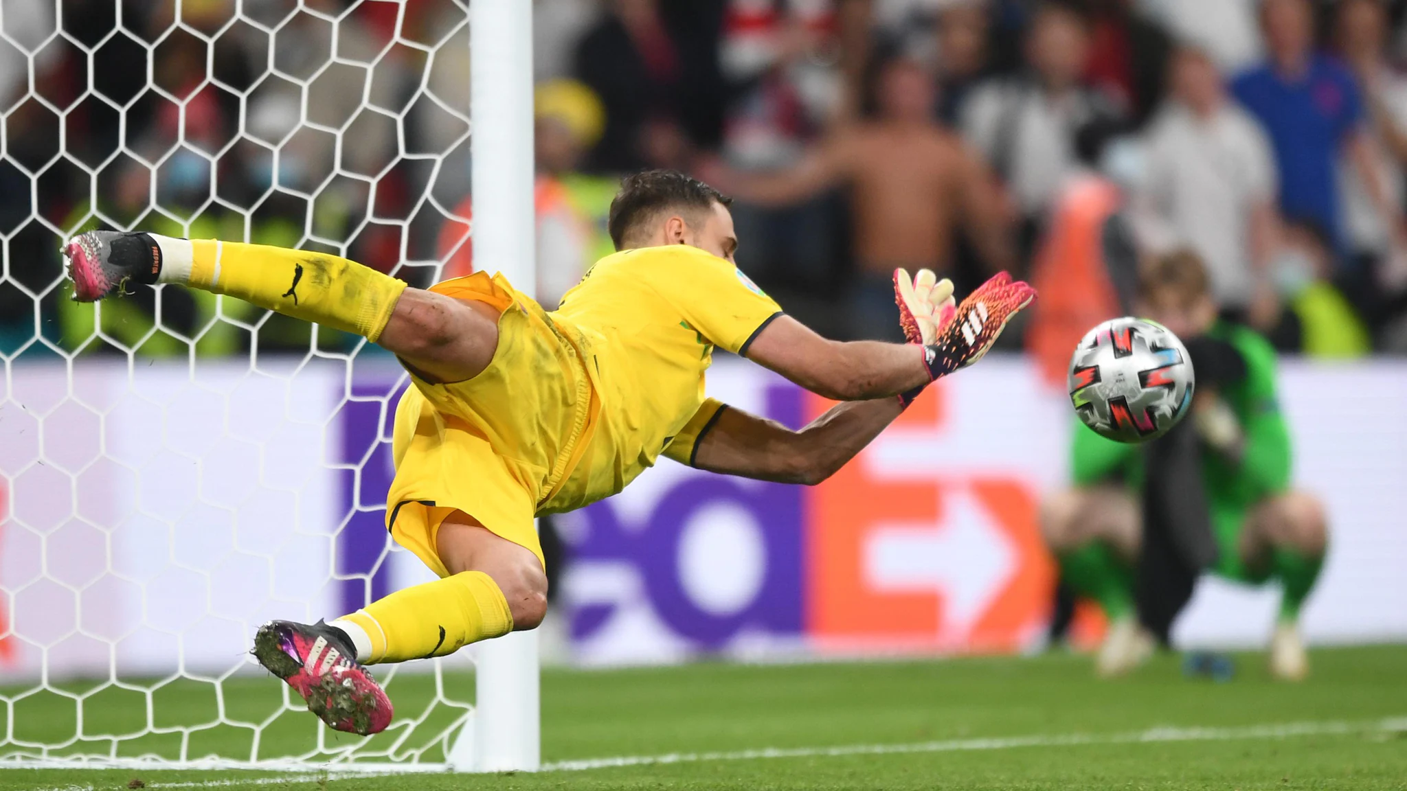 calciomercato donnarumma potrebbe lasciare il psg anche la juventus sarebbe sulle sue tracce