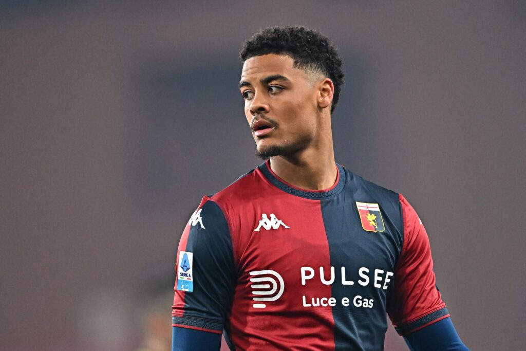 Koni De Winter con la maglia del Genoa