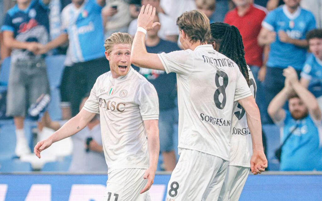 Il gol di De Bruyne del 2-0 del Napoli contro il Sassuolo