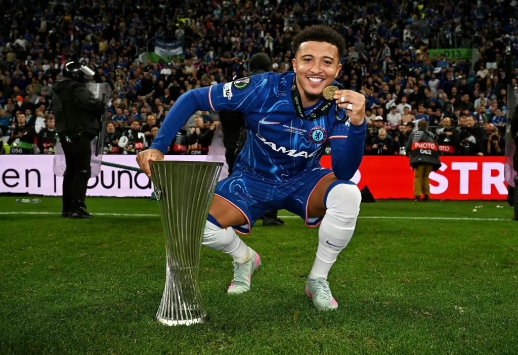 Jadon Sancho con la maglia del Chelsea