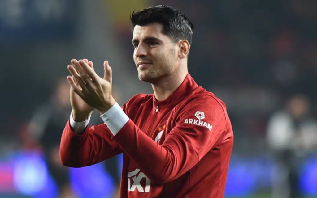 Morata applaude