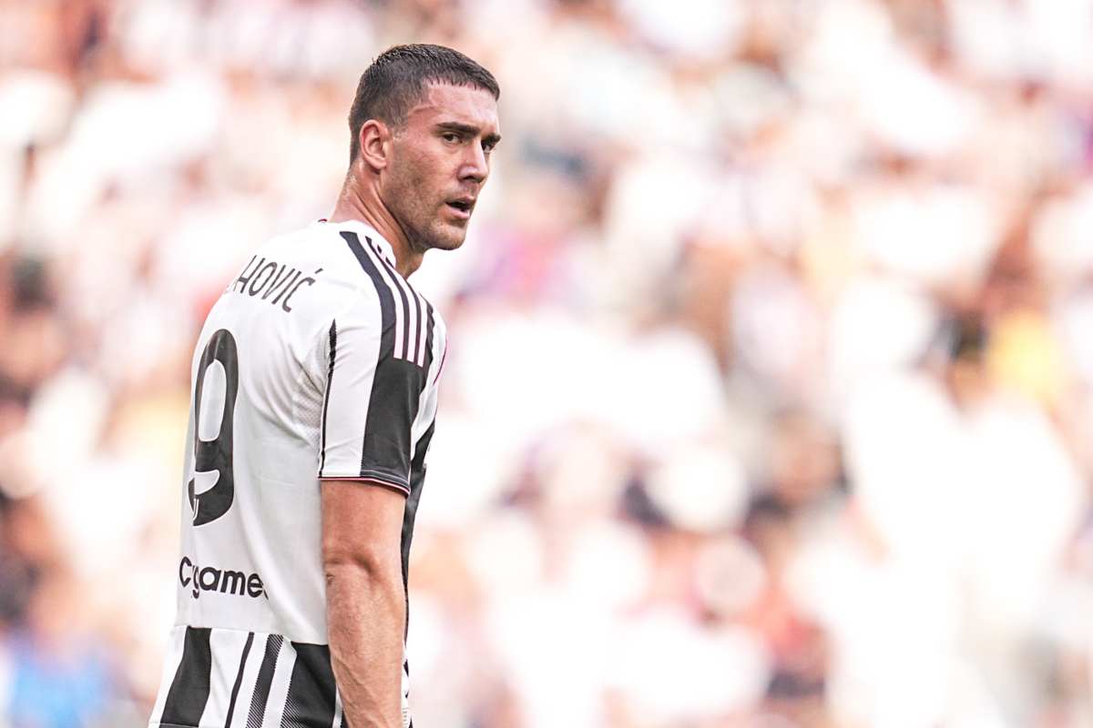 Vlahovic, fischi dall’Allianz dopo un errore clamoroso. Gol senza esultanza per il serbo Vlahovic, fischi dall’Allianz dopo un errore clamoroso. Gol senza esultanza per il serbo