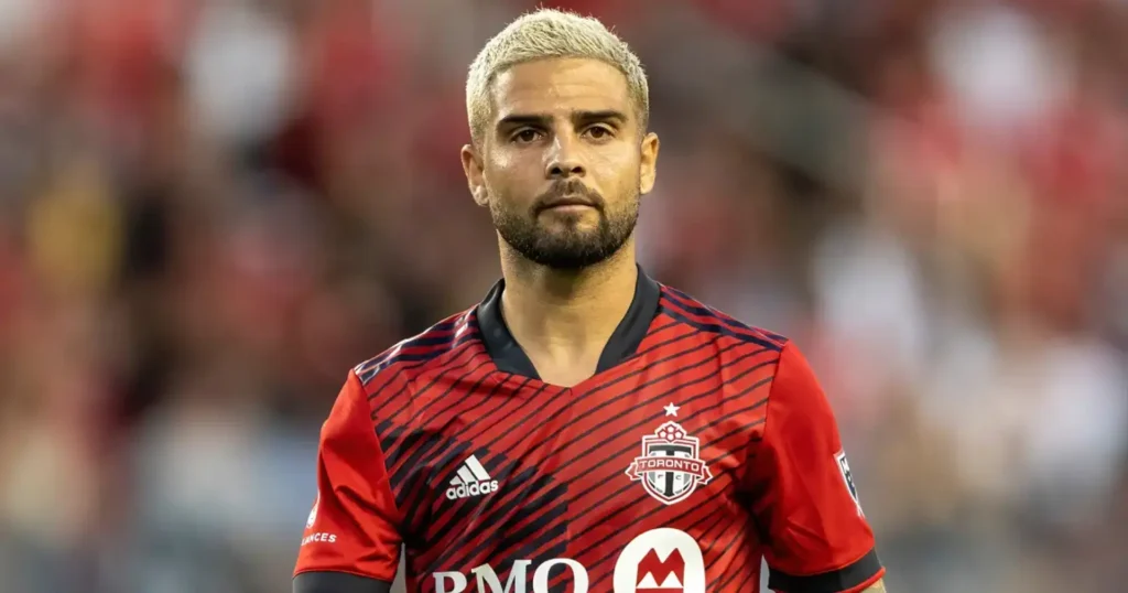 Lorenzo Insigne con la maglia del Toronto
