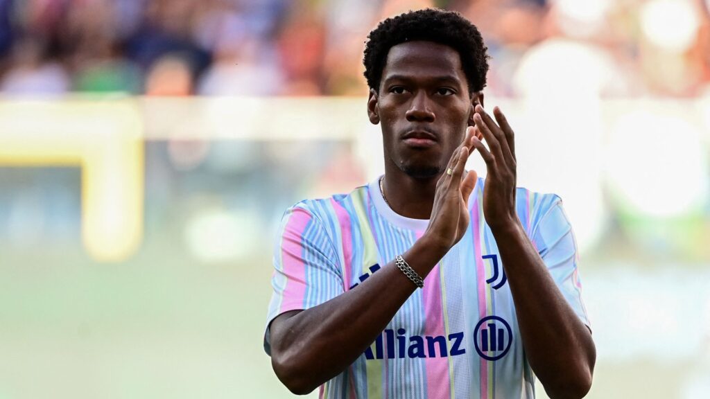 Jonathan David con la maglia della Juventus