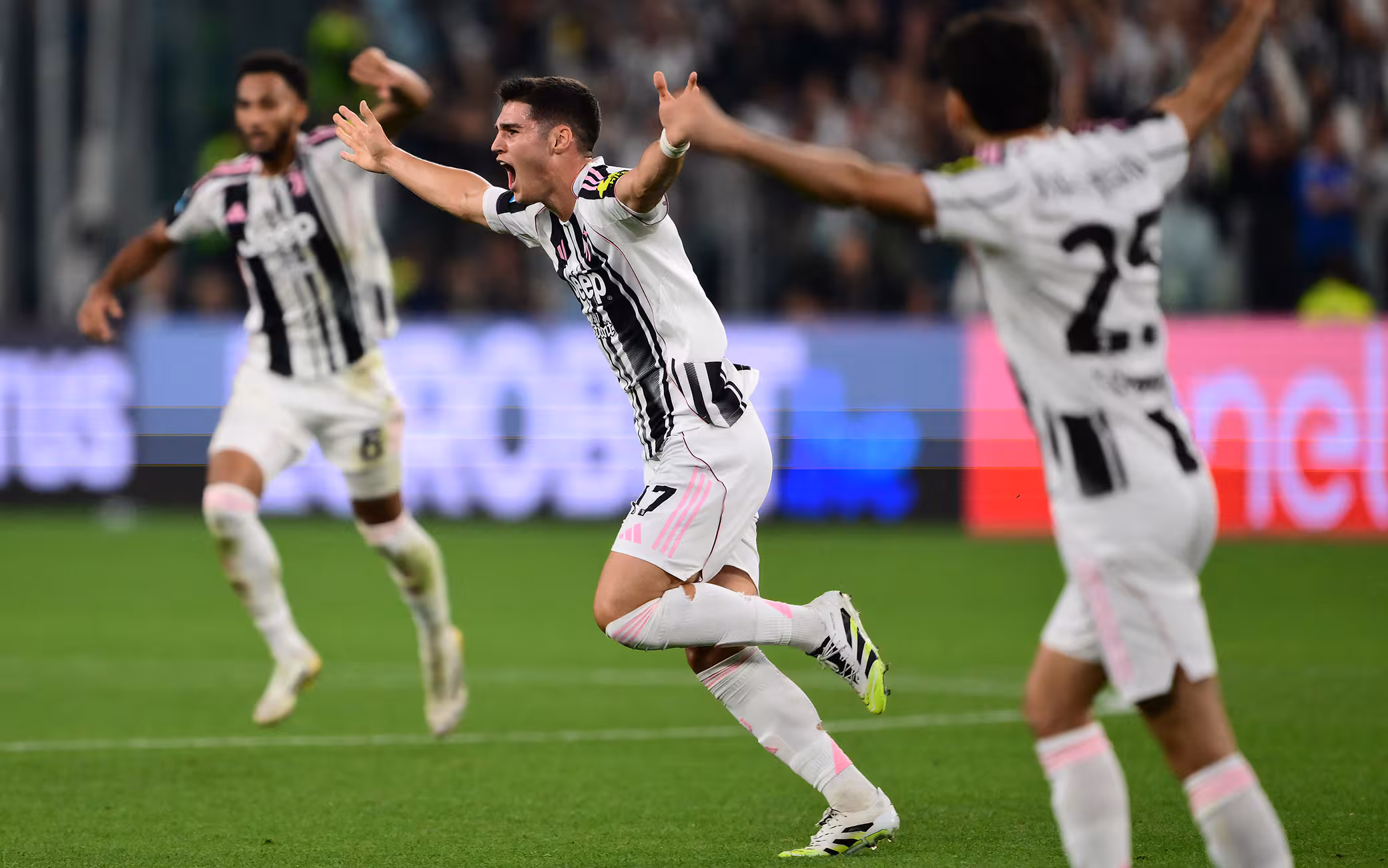 L'esultanza di Adzic dopo il gol contro l'Inter per il 4-3 finale