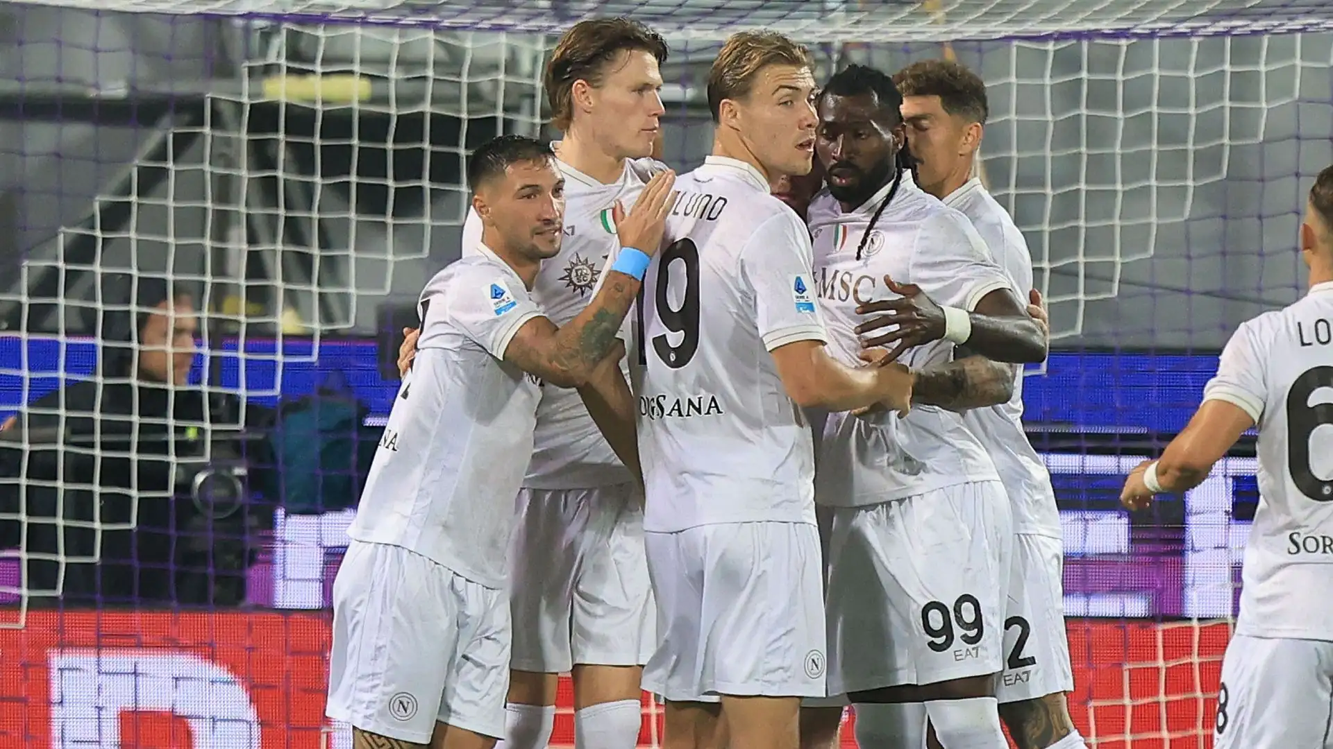 Napoli spietato a Firenze: De Bruyne, Hojlund e Beukema piegano la Fiorentina, Ranieri illude