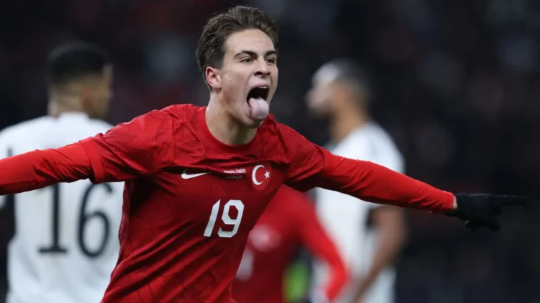 Yildiz con la maglia della Turchia