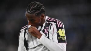 Jonathan David disperato dopo una brutta prestazione nel corso della partita tra Lazio e Juventus