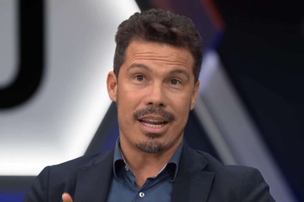 Hernanes nel corso di un suo intervento come opinionista a DAZN